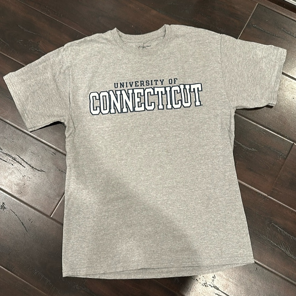 UCONN tshirt